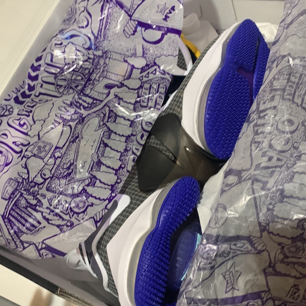 Lebron XIX - Picture 3 of 3